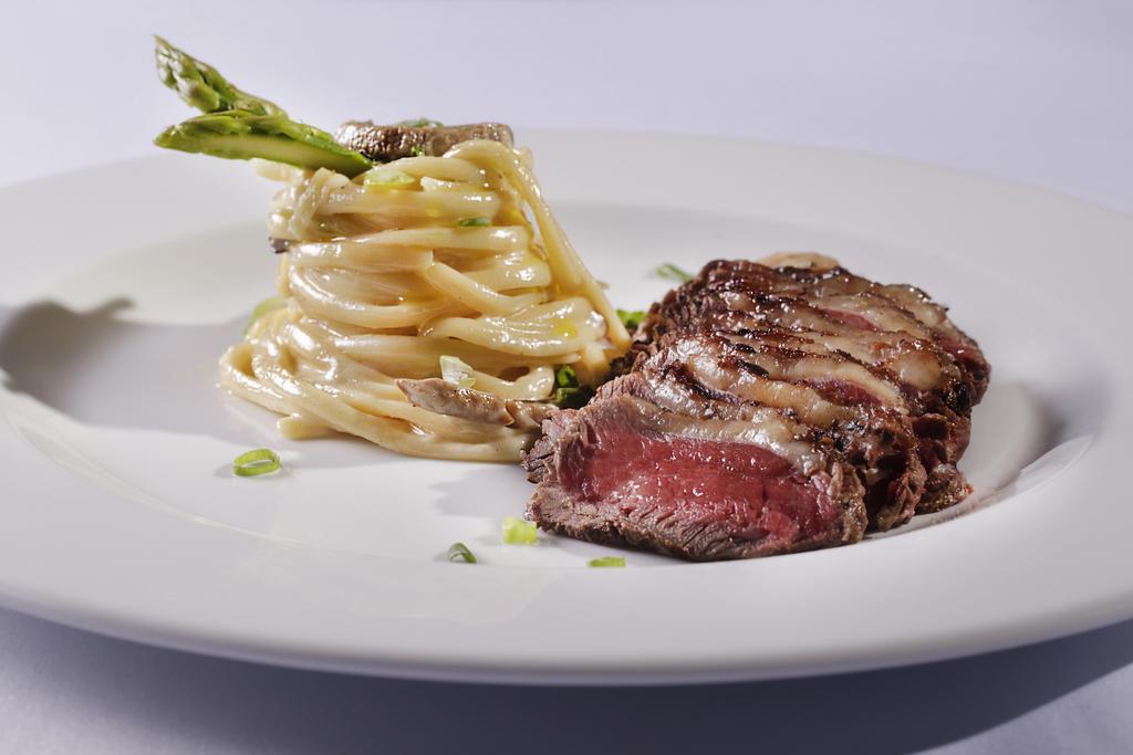 Sheraton Reserva Do Paiva Cabo de Santo Agostinho Exteriör bild A steak prepared sous-vide