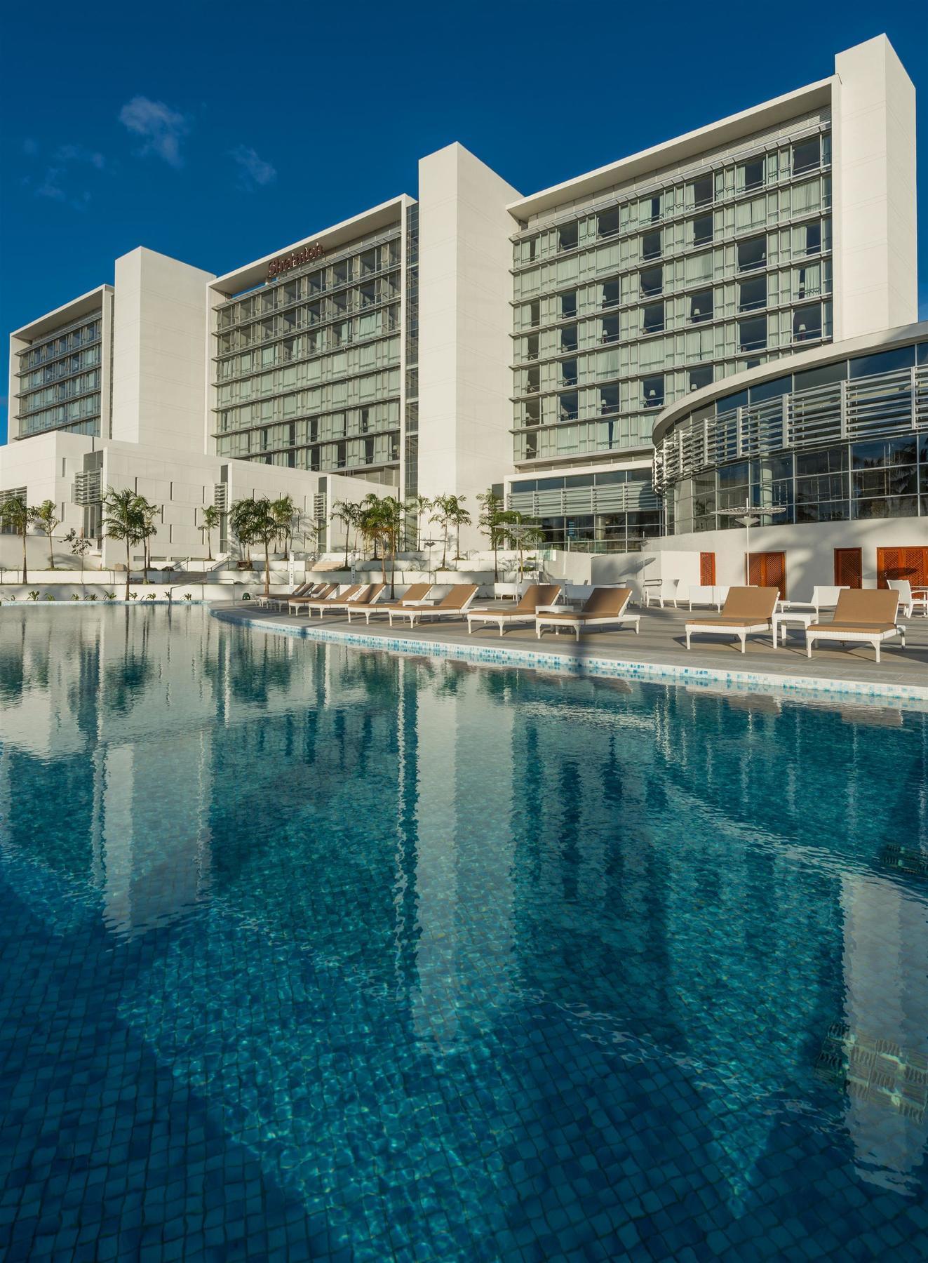 Sheraton Reserva Do Paiva Cabo de Santo Agostinho Exteriör bild The pool at the hotel