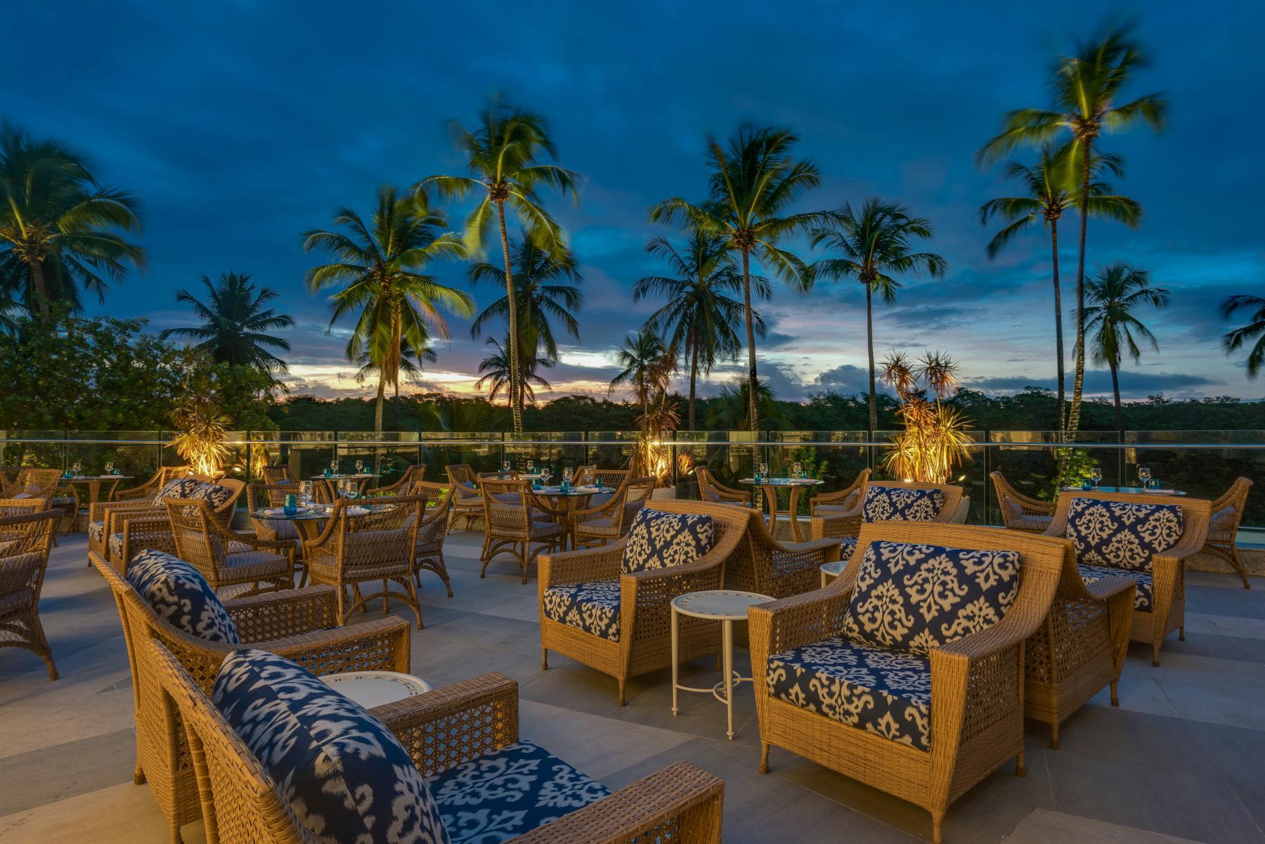 Sheraton Reserva Do Paiva Cabo de Santo Agostinho Exteriör bild The rooftop bar at the hotel